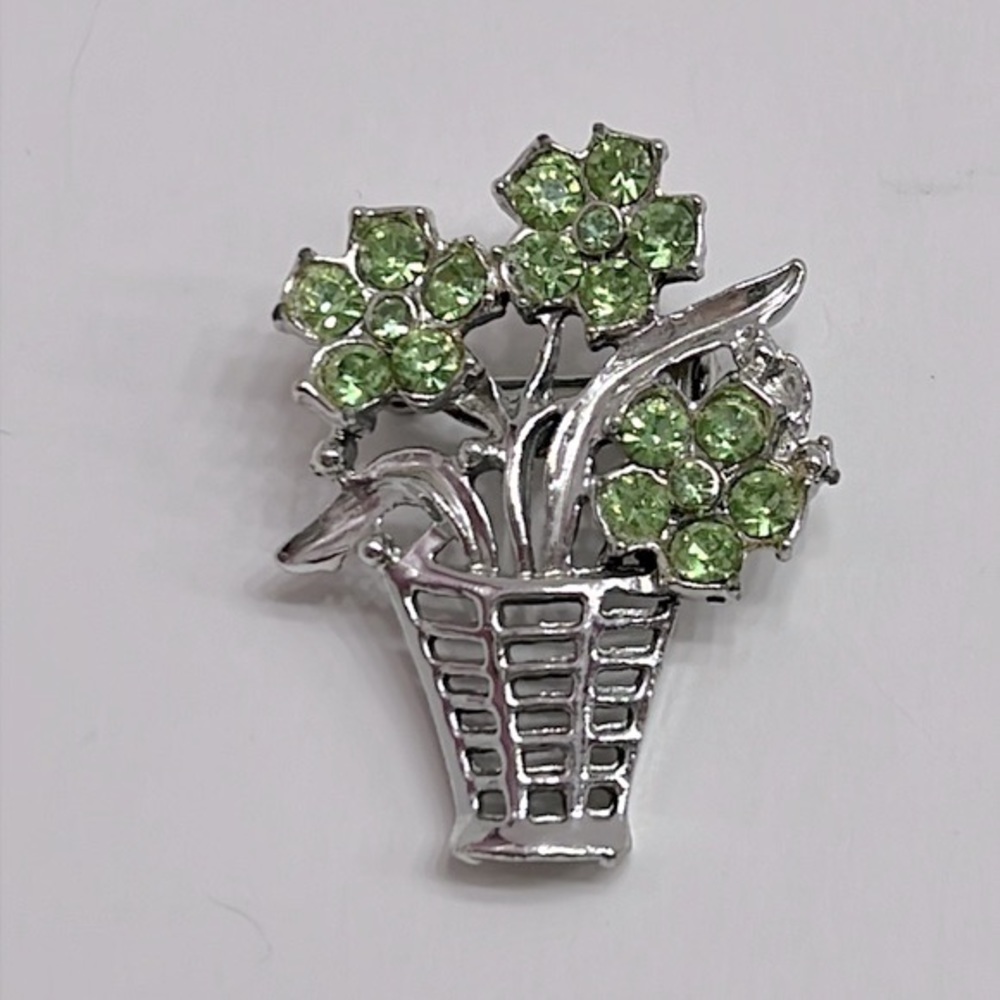 Vintage Silver and peridot green brooch